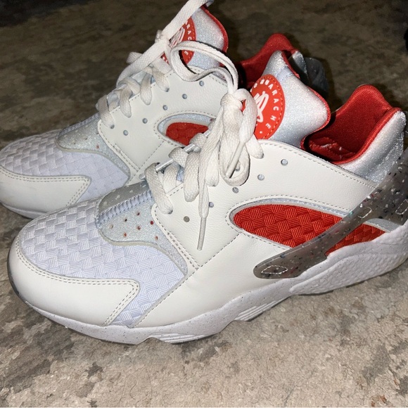 Nike Air Huarache mens9.5 / women’s 11.5 White/Orange - Picture 3 of 5
